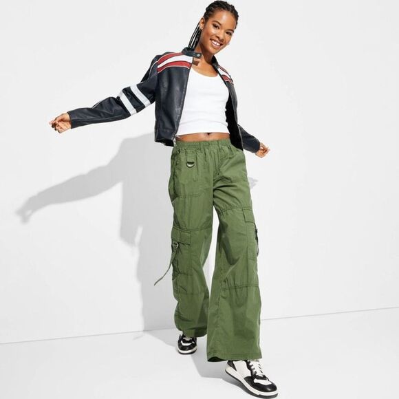 Wild Fable - Women's Mid-Rise Wide Leg Cargo Pants - Wild Fable Green - Picture 1 of 3